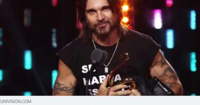 Juanes es honrado con su Primer Premio Lo Nuestro a la Trayectoria Juanes es honrado con su Primer Premio Lo Nuestro a la Trayectoria